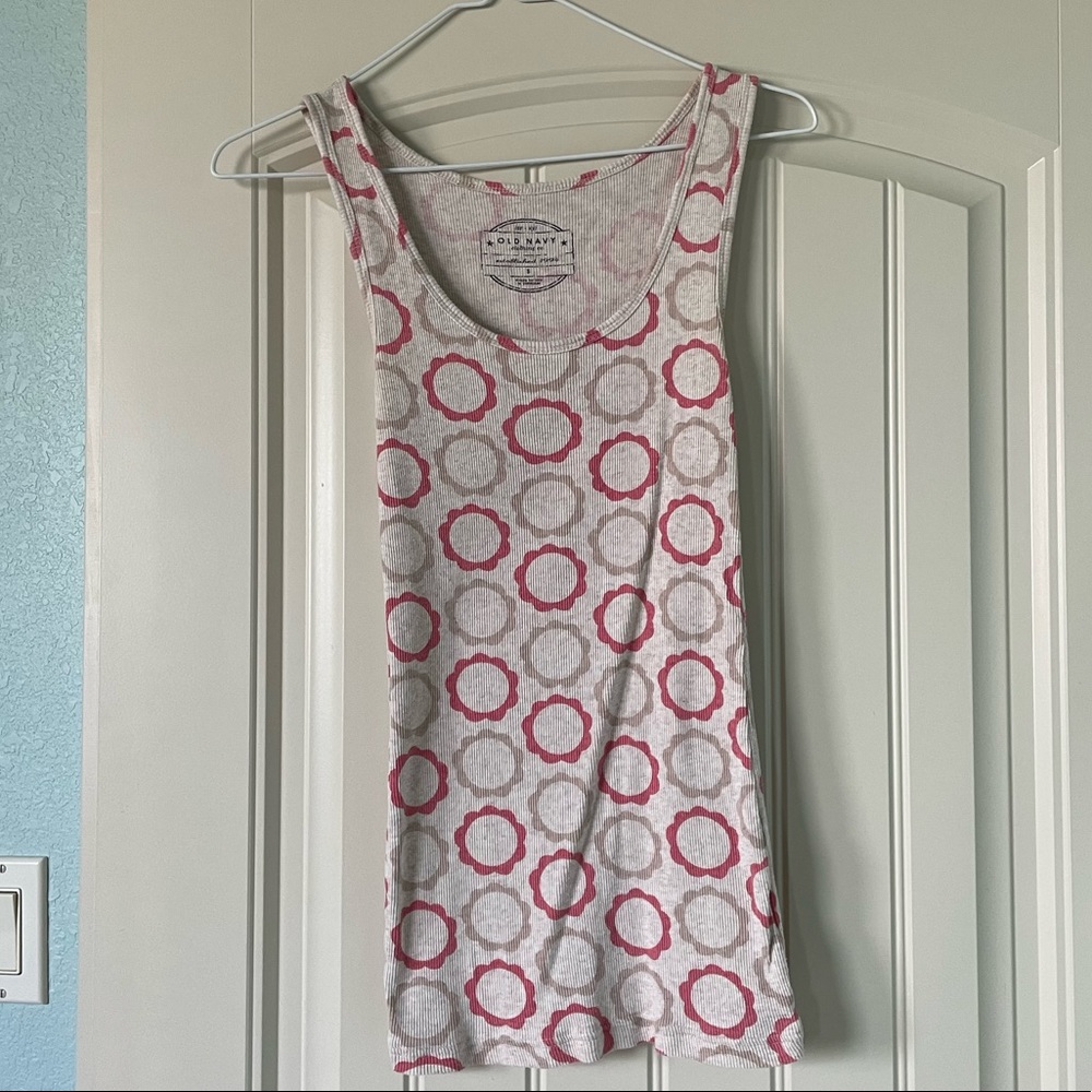 Old Navy tank top 🌸